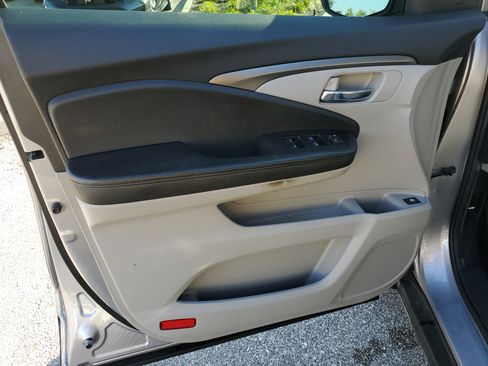 Used 2021 Honda Pilot EX image 23