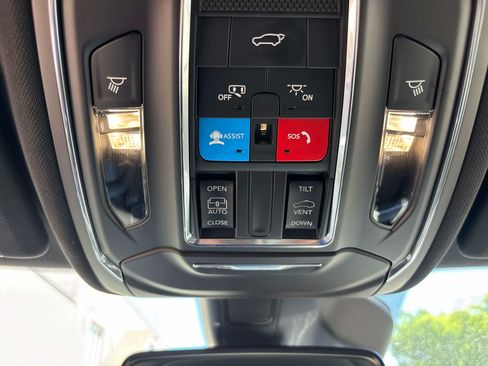 Used 2024 Jeep Grand Cherokee L Altitude AWD/4WD image 21