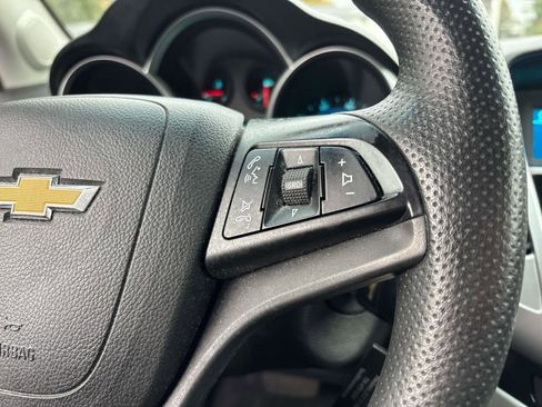 Used 2015 Chevrolet Cruze LT image 18