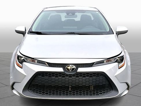 Certified 2022 Toyota Corolla LE image 3