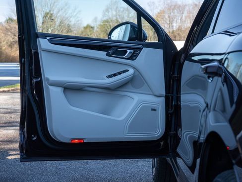 New 2026 Porsche Macan image 20