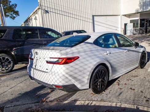 Used 2025 Toyota Camry SE image 8