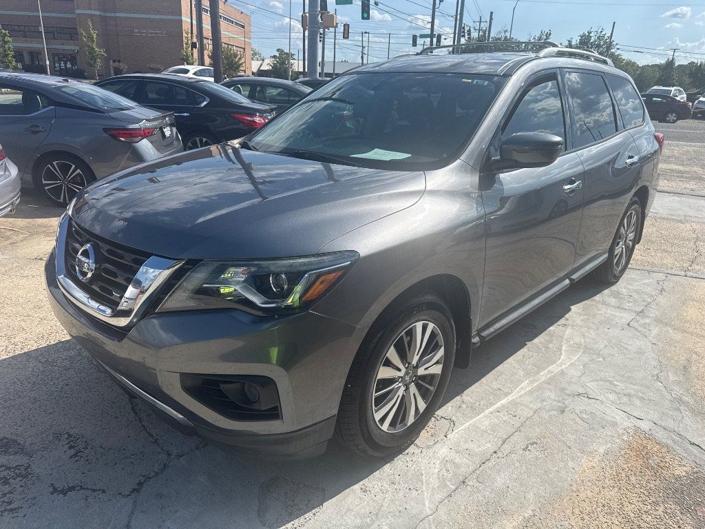 Used 2020 Nissan Pathfinder S FWD image 1