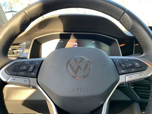 Used 2025 Volkswagen Jetta SE image 23