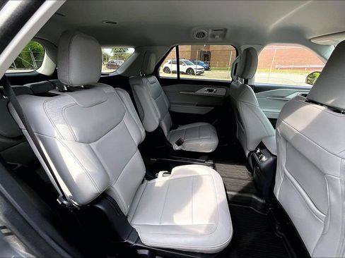 Used 2025 Ford Explorer Active w/ Active Comfort Package RWD image 25