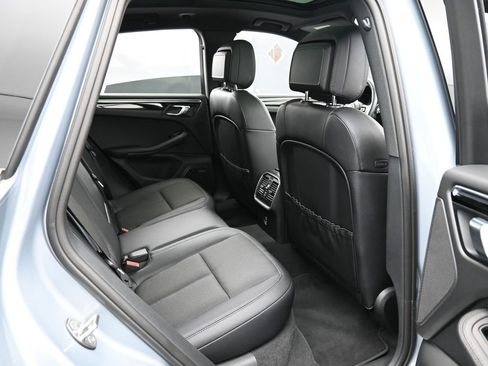 Certified 2025 Porsche Macan image 27