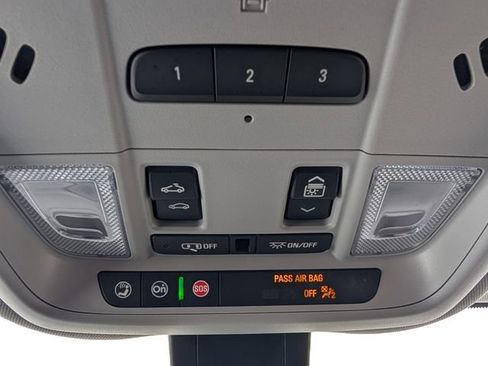 Used 2024 Chevrolet Equinox Premier image 16