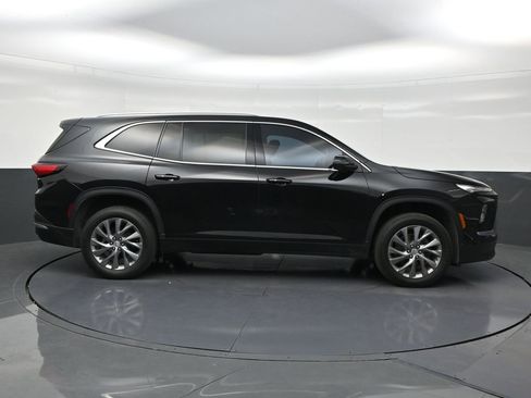 Used 2025 Buick Enclave Preferred w/ Power Package FWD image 6