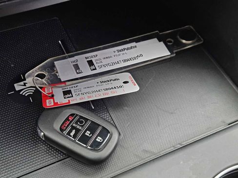 Used 2025 Honda Pilot EX-L image 32