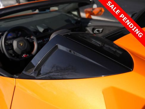 Used 2024 Lamborghini Huracan EVO image 11