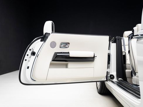 Used 2013 Rolls-Royce Phantom Drophead Coupe image 61