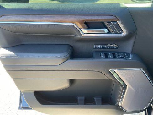 Used 2022 Chevrolet Silverado 1500 High Country w/ Z71 Off-Road Package image 12