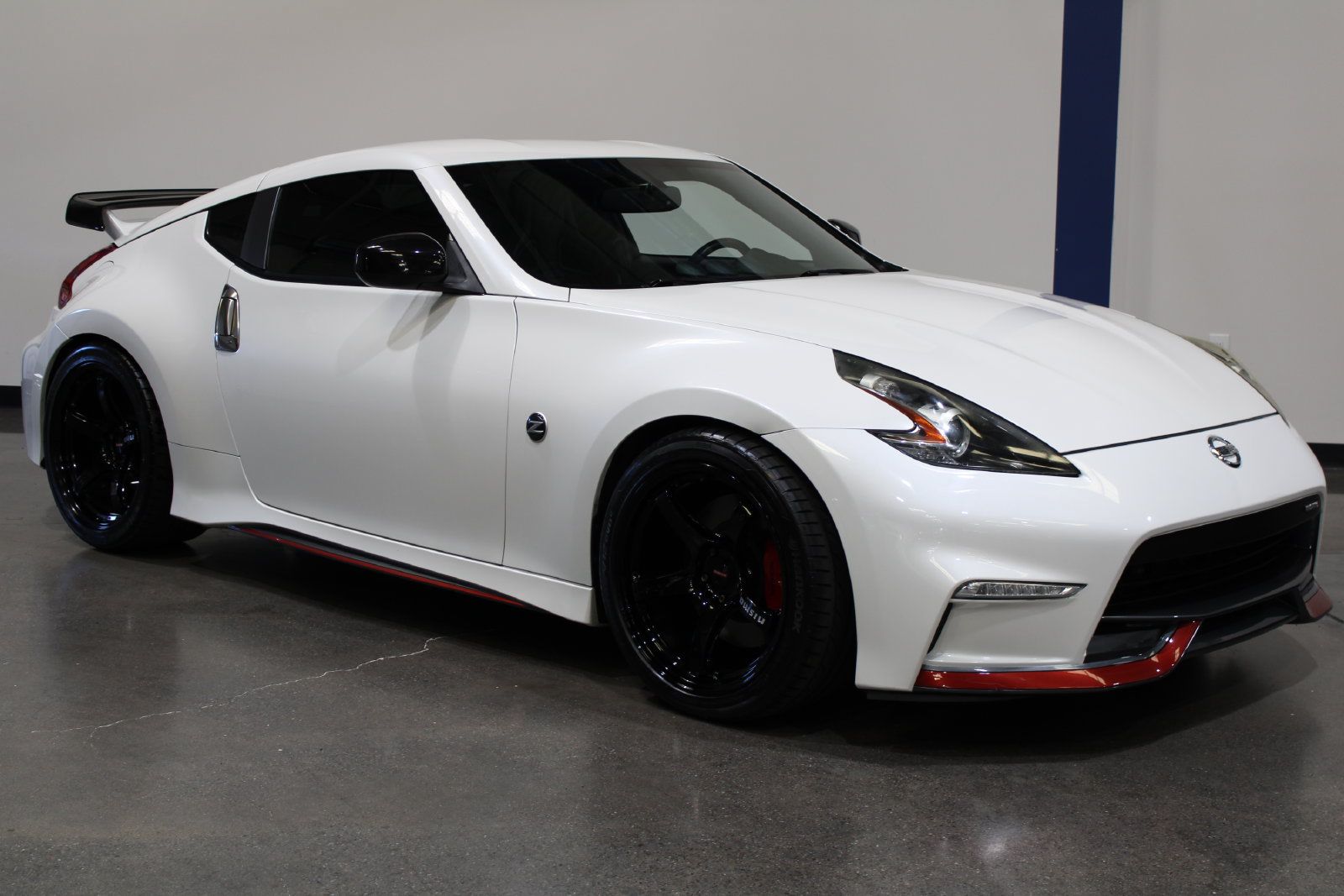 Used 2019 Nissan 370Z NISMO RWD image 2