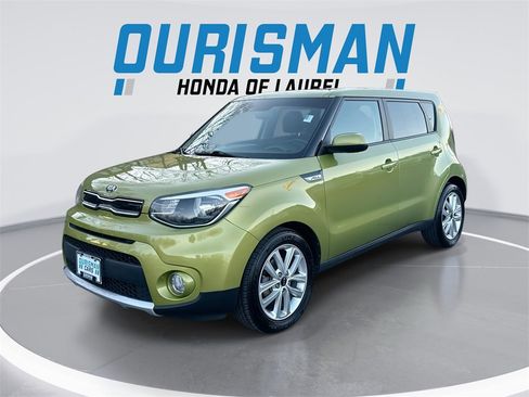 Used 2017 Kia Soul + image 1