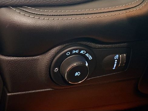 Used 2021 Dodge Durango SXT image 11