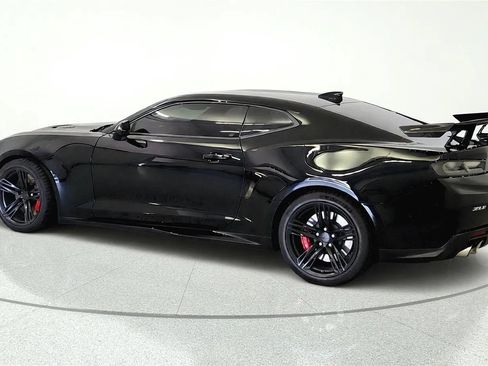 Used 2018 Chevrolet Camaro ZL1 RWD image 4