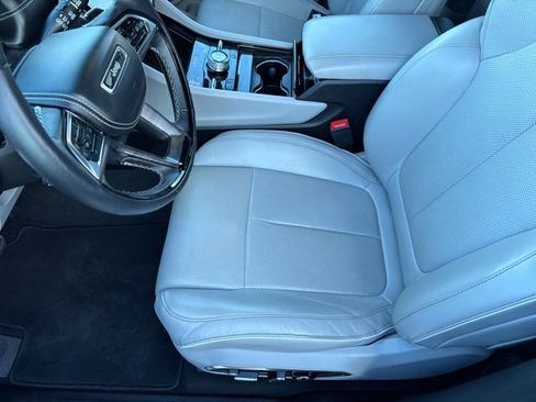 Used 2022 Jeep Grand Cherokee Overland w/ Advanced Protech Group III image 11