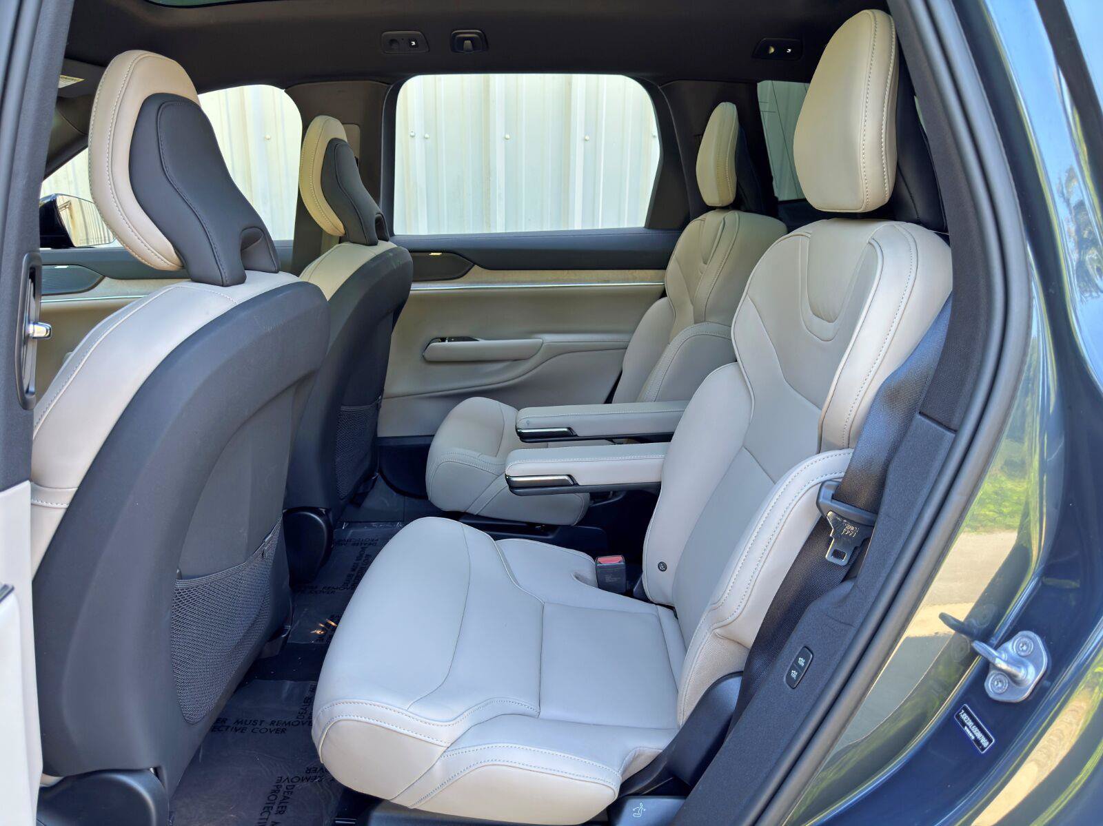 Used 2025 Volvo EX90 Ultra AWD/4WD image 38