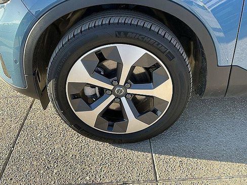 Certified 2025 Volvo XC40 B5 Plus AWD/4WD image 13