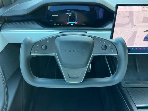 Used 2022 Tesla Model X Plaid image 14