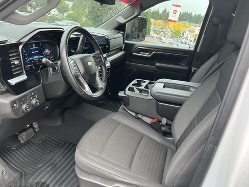 Used 2024 Chevrolet Silverado 2500 LT AWD/4WD image 13