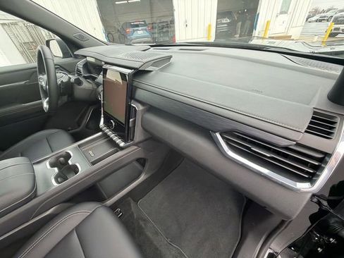 Used 2025 GMC Acadia Elevation w/ Elevation Premium Package image 29