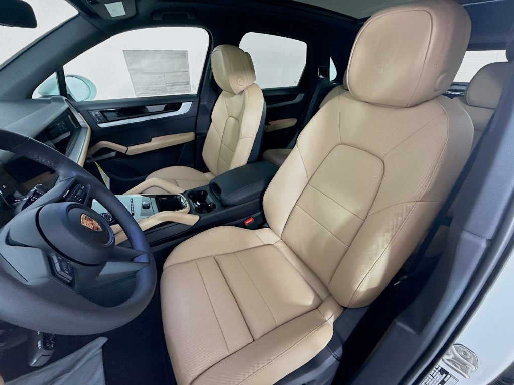 Certified 2026 Porsche Cayenne AWD/4WD image 5