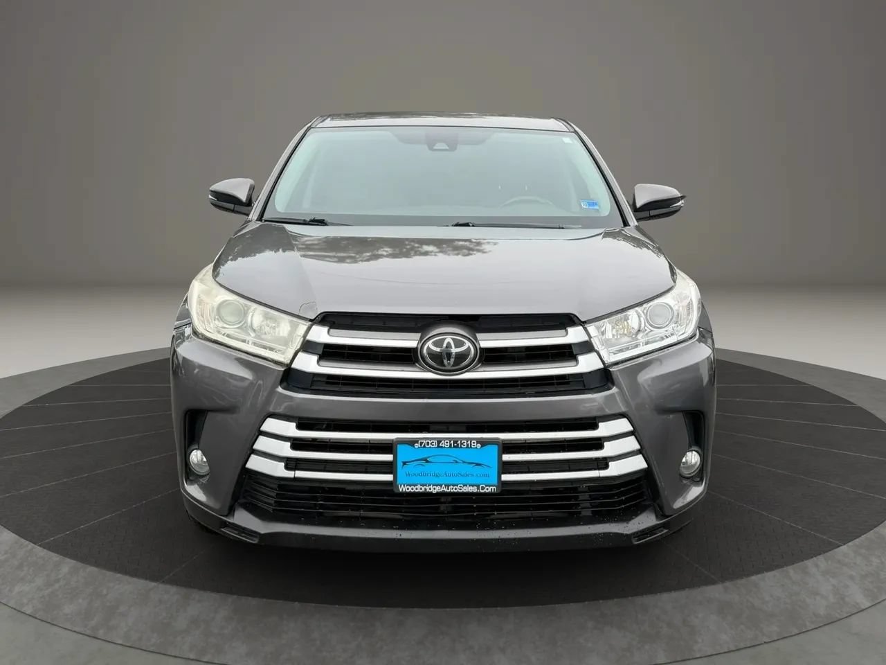 Used 2017 Toyota Highlander Plus AWD/4WD image 2