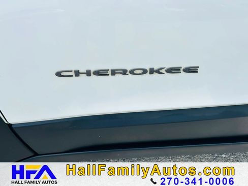 Used 2016 Jeep Cherokee Trailhawk w/ Trailer Tow Group AWD/4WD image 33