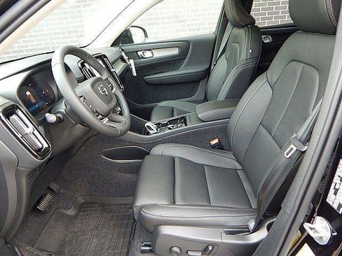 New 2026 Volvo XC40 B5 Plus w/ Protection Package Premier AWD/4WD image 14