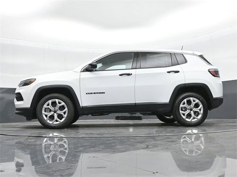 Used 2025 Jeep Compass Sport image 42