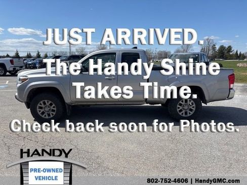 Used 2017 Toyota Tacoma SR5 w/ Tow Package AWD/4WD image 2