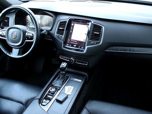 Used 2020 Volvo XC90 T6 Momentum image 23