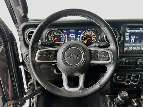 Used 2018 Jeep Wrangler Unlimited Sahara AWD/4WD image 13