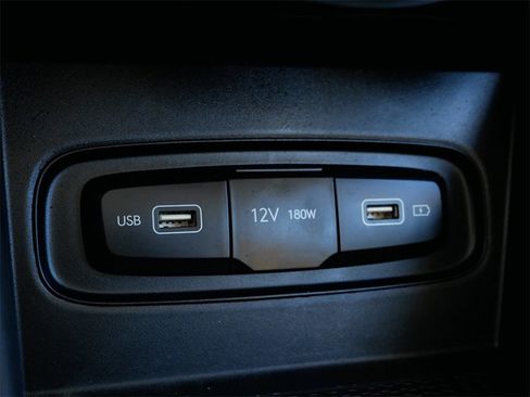 Used 2022 Hyundai Venue SEL image 24