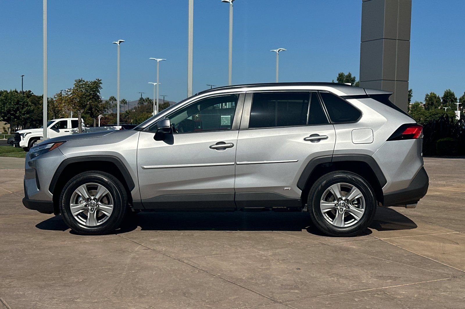 Certified 2023 Toyota RAV4 LE AWD/4WD image 8