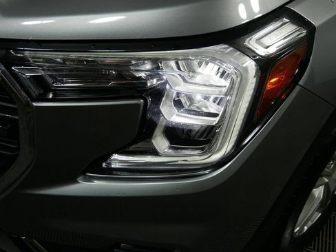 Used 2023 GMC Terrain SLE w/ Driver Convenience Package FWD image 11