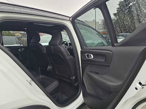 Certified 2023 Volvo XC40 Recharge Plus image 12