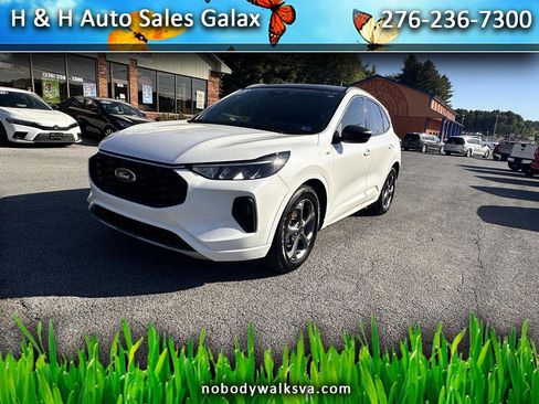 Used 2023 Ford Escape ST-Line w/ Tech Pack #1 FWD image 1