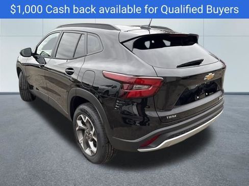 New 2026 Chevrolet Trax LT w/ LT Convenience Package image 2