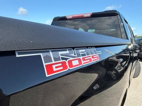 Used 2021 Chevrolet Silverado 1500 Custom Trail Boss AWD/4WD image 7