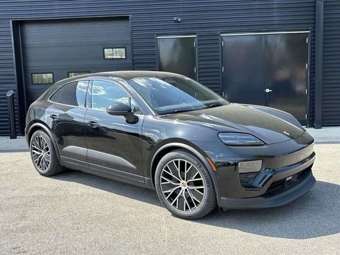 Used 2025 Porsche Macan Electric image 12