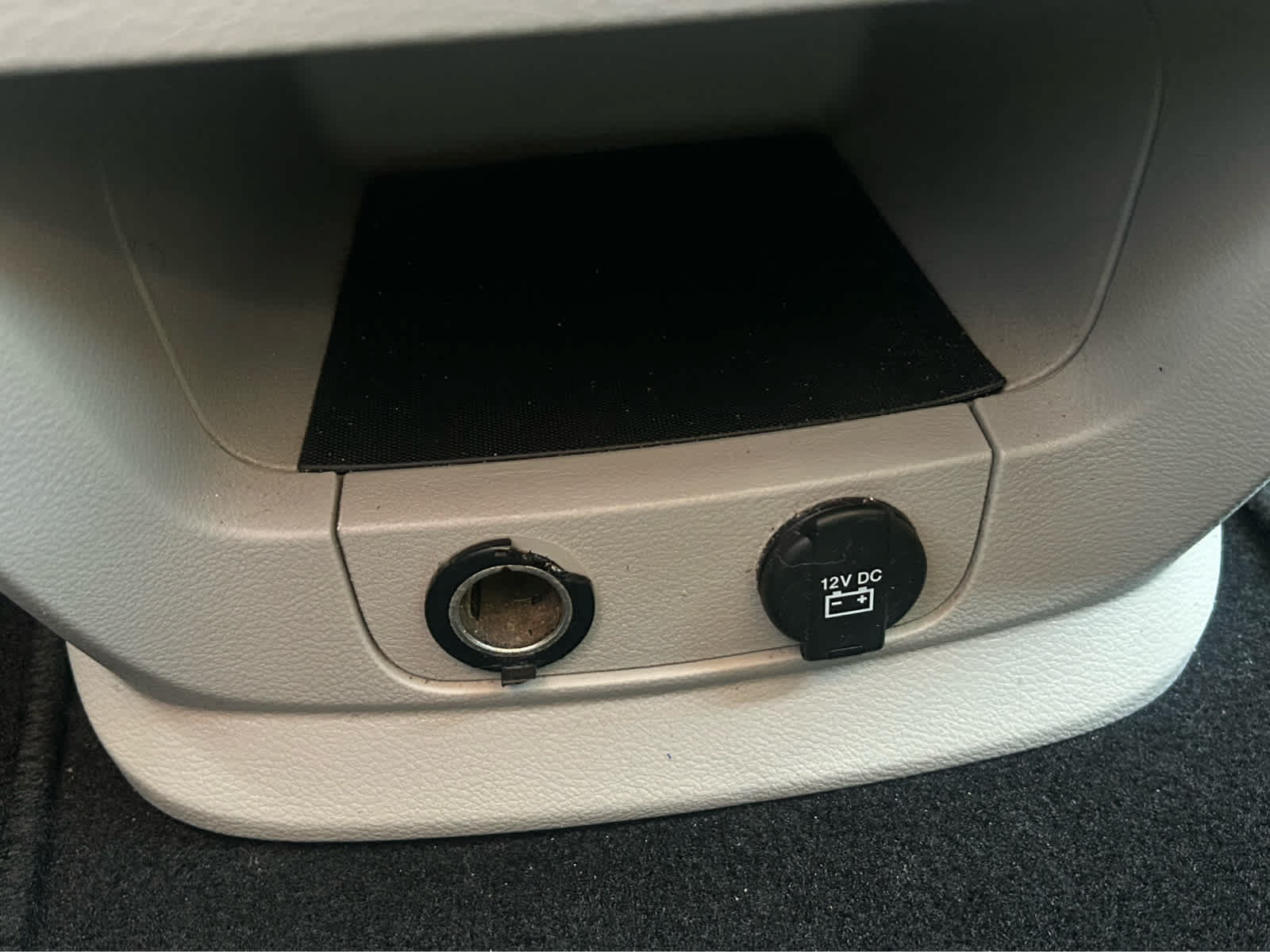 Used 2016 Chrysler Town & Country Touring FWD image 29