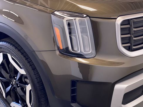 Certified 2024 Kia Telluride S w/ S Sunroof Package FWD image 11