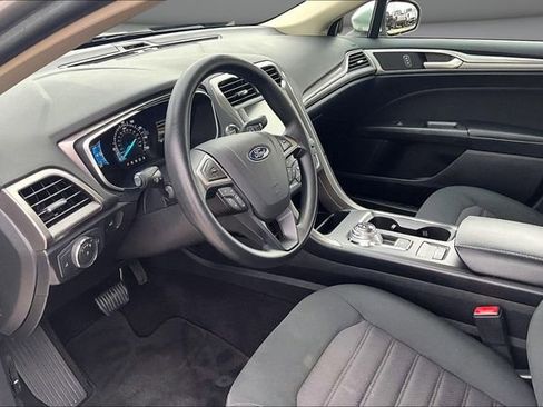 Used 2019 Ford Fusion SE image 16