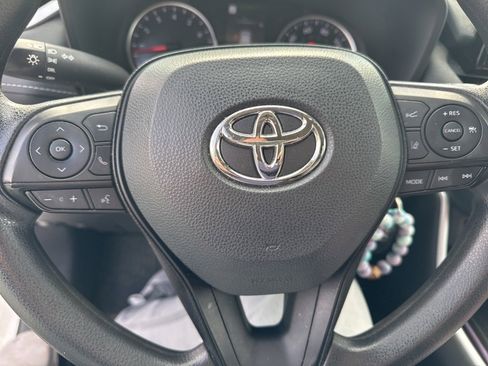 Used 2022 Toyota RAV4 LE image 9