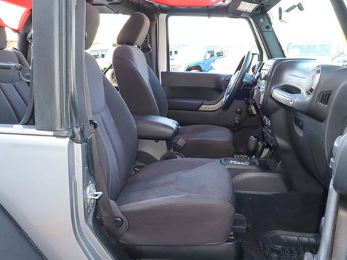 Used 2015 Jeep Wrangler Sport image 19