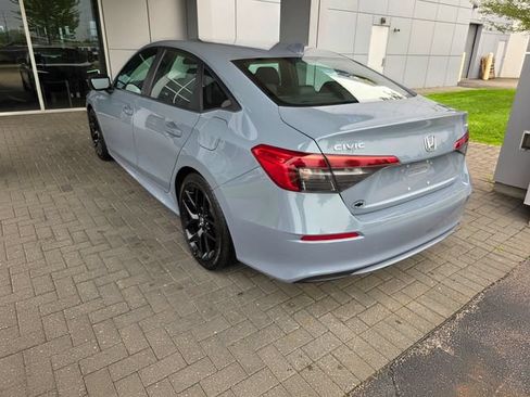 Used 2023 Honda Civic Sport image 2