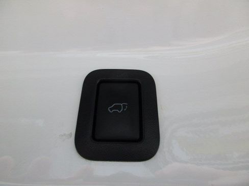 Used 2019 Toyota Highlander XLE AWD/4WD image 36