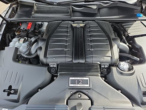 Used 2017 Bentley Bentayga AWD/4WD image 21